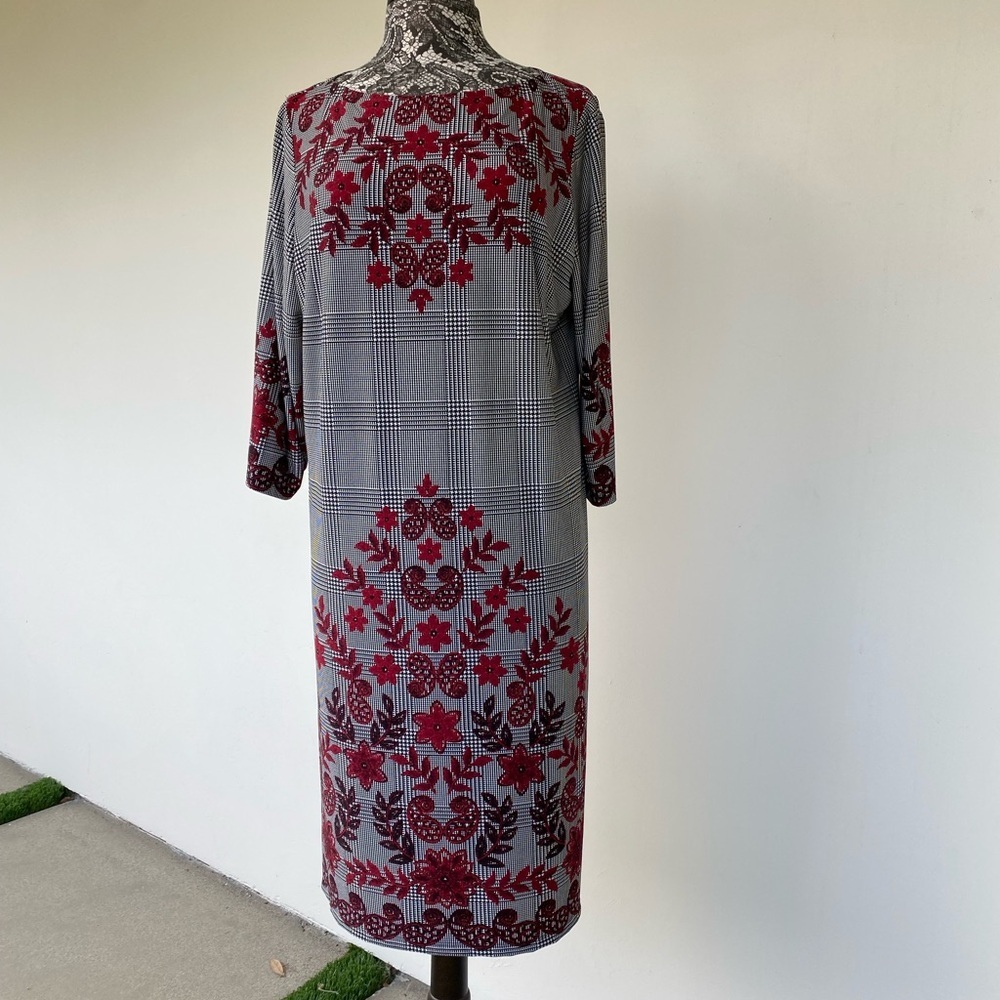 Elegant Black and White dress with Red Floral Pattern size 1X